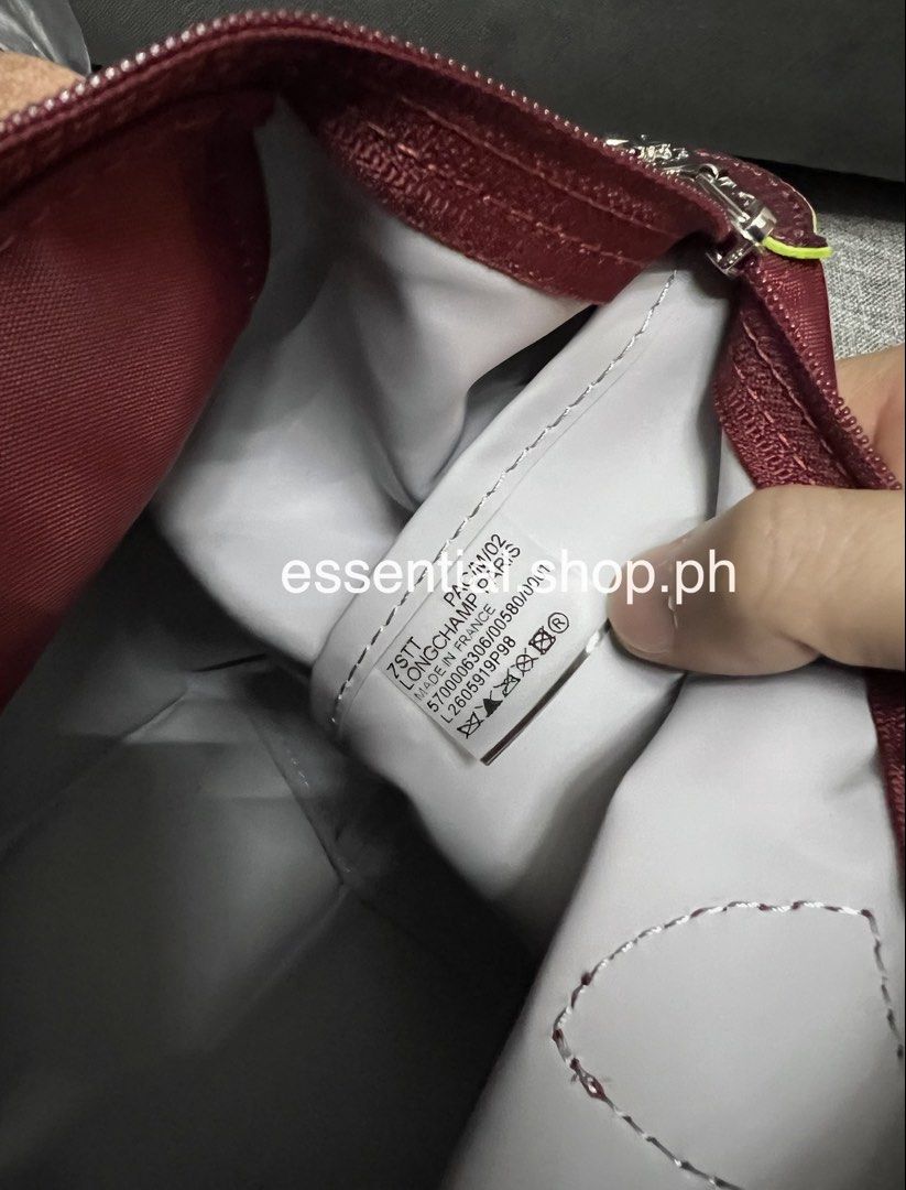 ON HAND Longchamp Le Pliage Green Medium Long Handle Tote Bag Grenade (Category: Luxury Bags & Wallets) located in Manila. Submitted by essential.shop.ph (Listing ID 1445573464, Image 3). Description: ON HAND Longchamp Le Pliage Green Medium Long Handle Grenade Includes care card, LGP zip lock pouch and paper bag. Dimensions 28 cm (L - measured at the base of the bag) x 26,5 cm (H) x 15,5 cm (W).