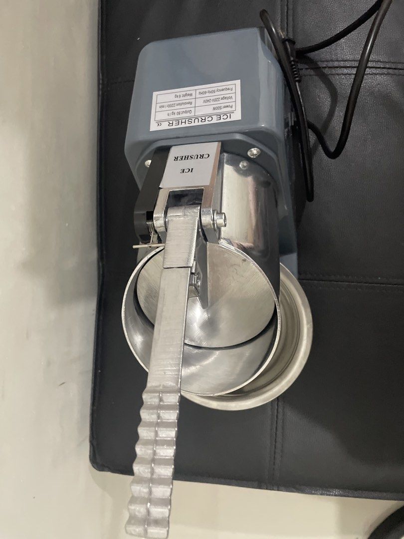 ONE Ice Crusher Machine VP001 - 500W (Category: Other Kitchenware & Tableware) located in Guiguinto. Submitted by beatan13 (Listing ID 1449657240, Image 3). Description: - Brand New ONE Ice Crusher Machine (Model VP001) - Powerful 500W motor - High Output: 80 kg/h crushing capacity - Standard Voltage: 220-240V, 50Hz-60Hz - Speed: 2200 revolutions per minute - Lightweight: Only 6 kg - Includes original box and packaging - Ideal for making deliciou