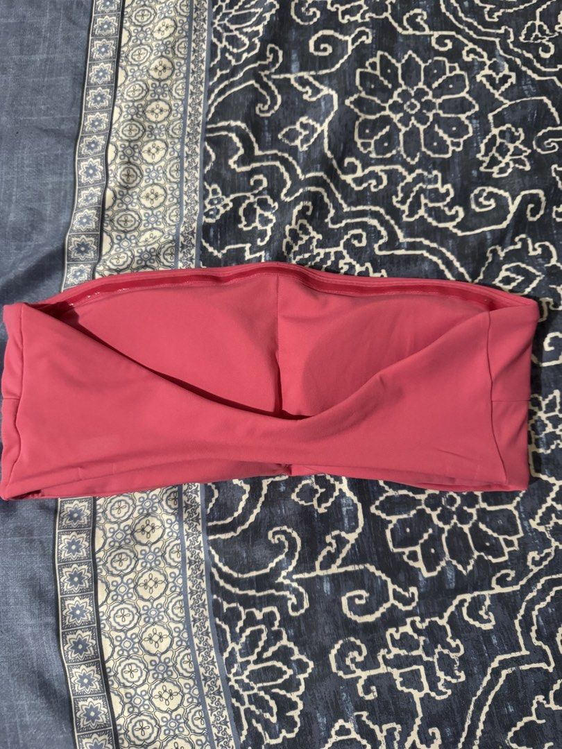 Oner Active Bandeau Bra (Category: Activewear) located in Manila. Submitted by angool (Listing ID 1449623392, Image 2). Description: No LOW BALLER‼️ * Purchased directly from the website * Discount available when purchasing 3 or more items * Fits Medium to semiLarge * Will provide receipt proof of authenticity .