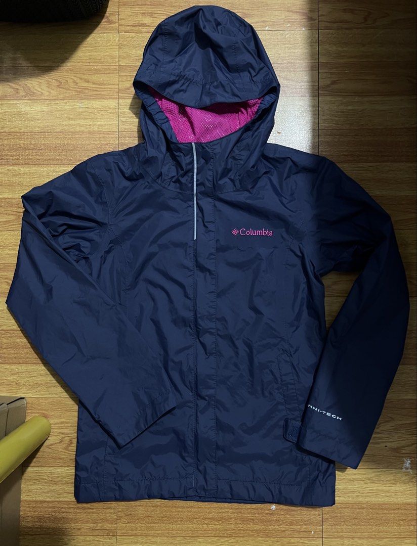 Original columbia windbreaker jacket rain / waterproof (Category: Babies & Kids Fashion) located in Manila. Submitted by baeshop16 (Listing ID 1449726226, Image 1). Description: Good as new 🥰 No issue 7-8y.