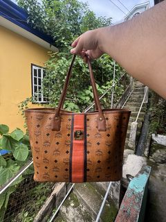 (Category: ) located in . Submitted by jhon32closetfinds (Listing ID 1449587405, Image 1). Description: .