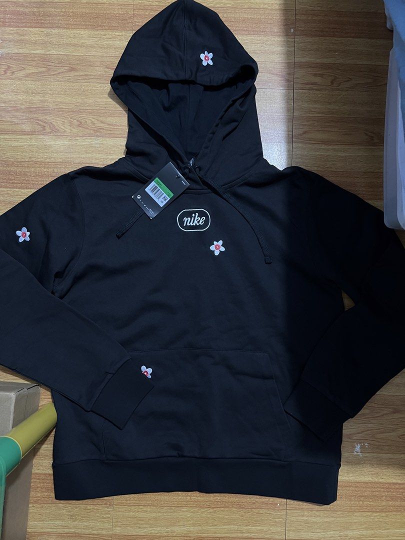 Original nike embroidered floral pullover hoodie jacket (Category: Coats, Jackets and Outerwear) located in Manila. Submitted by baeshop16 (Listing ID 1449727137, Image 2). Description: Brandnew w tags 4k plus srp XL .