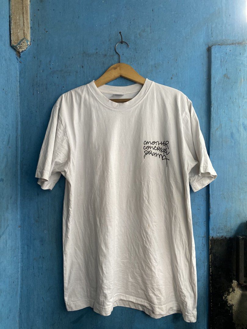 Pacific State Another Concrete Drama (Kategori: Atasan) berada di Jakarta Selatan. Dikirim oleh sellsneakers.stuff (ID iklan 1449633484, Gambar 1). Deskripsi: T-Shirt Pacific State 'Another Concrete Drama' Size : Large Cond : 98% Minus : - 𝘿𝙢 𝙛𝙤𝙧 𝘼𝙨𝙠 & 𝘽𝙪𝙮..
