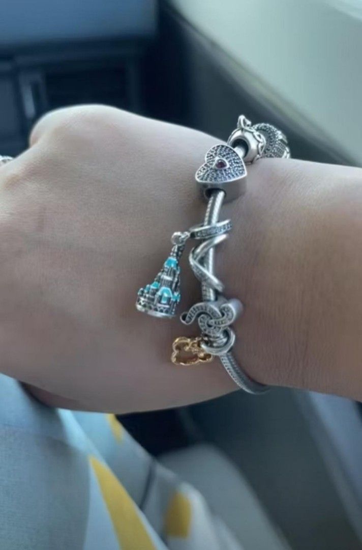 PANDORA Hong Kong Disneyland (Category: Charms) located in Solano. Submitted by nedbalassu (Listing ID 1449619113, Image 1). Description: .