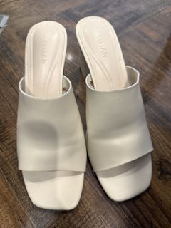 (Category: ) located in . Submitted by preloved_bycarla (Listing ID 1449615830, Image 1). Description: .