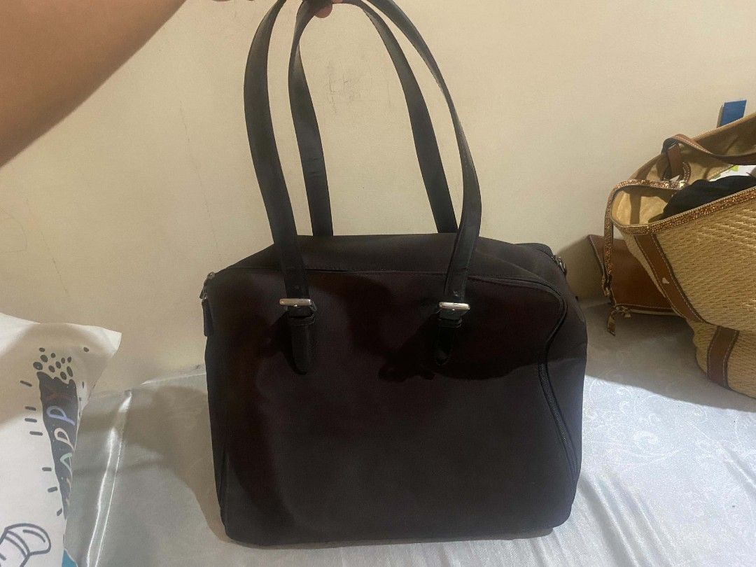 Pierre Cardin Paris Tote Bag (Category: Tote Bags) located in Cebu City. Submitted by arni1 (Listing ID 1449624920, Image 3). Description: - Authentic Pierre Cardin Paris brown tote bag - Spacious zippered main compartment for security - Internal pockets for organized storage - Elegant logo plate on the exterior - Durable metal feet on the bottom to protect the bag - Dark brown handles for a classic look - Ideal size for everyday use and carrying