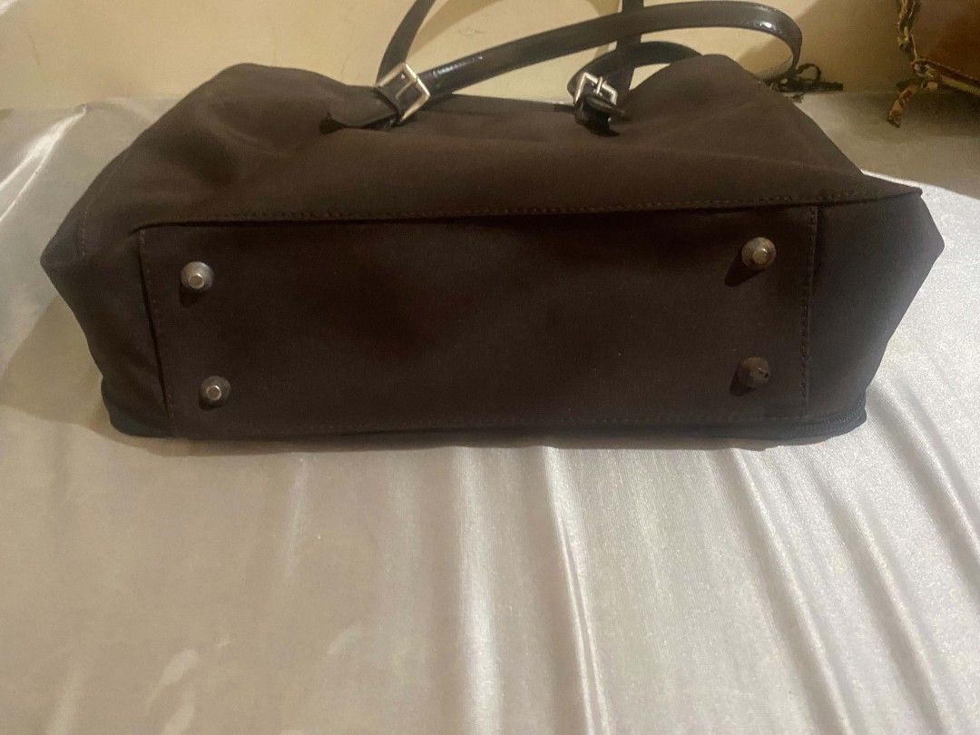 Pierre Cardin Paris Tote Bag (Category: Tote Bags) located in Cebu City. Submitted by arni1 (Listing ID 1449624920, Image 2). Description: - Authentic Pierre Cardin Paris brown tote bag - Spacious zippered main compartment for security - Internal pockets for organized storage - Elegant logo plate on the exterior - Durable metal feet on the bottom to protect the bag - Dark brown handles for a classic look - Ideal size for everyday use and carrying