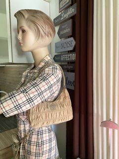 (Category: ) located in . Submitted by luxbagelyas (Listing ID 1449620574, Image 1). Description: .