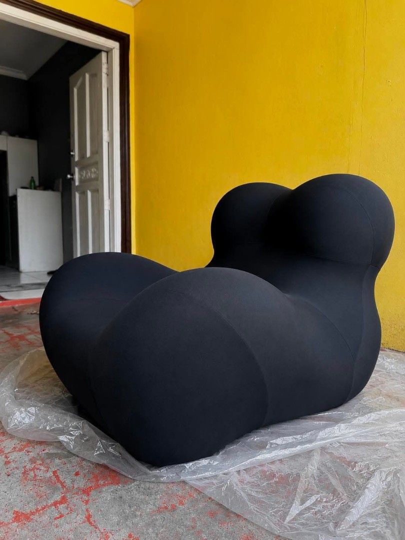 La Mamma Lounge Chair (Category: Chairs) located in Manila. Submitted by allennn.23 (Listing ID 1449530302, Image 3). Description: As is where is. Fixed price Pick up location: Marikina.