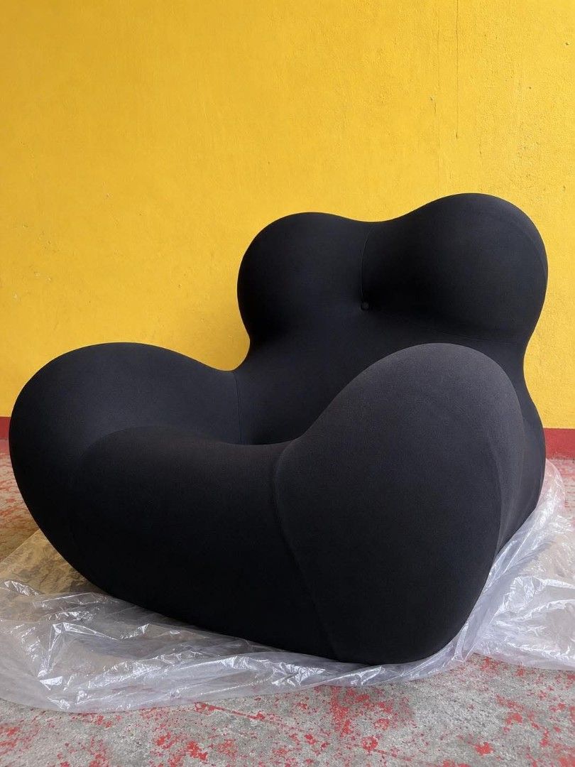 La Mamma Lounge Chair (Category: Chairs) located in Manila. Submitted by allennn.23 (Listing ID 1449530302, Image 1). Description: As is where is. Fixed price Pick up location: Marikina.