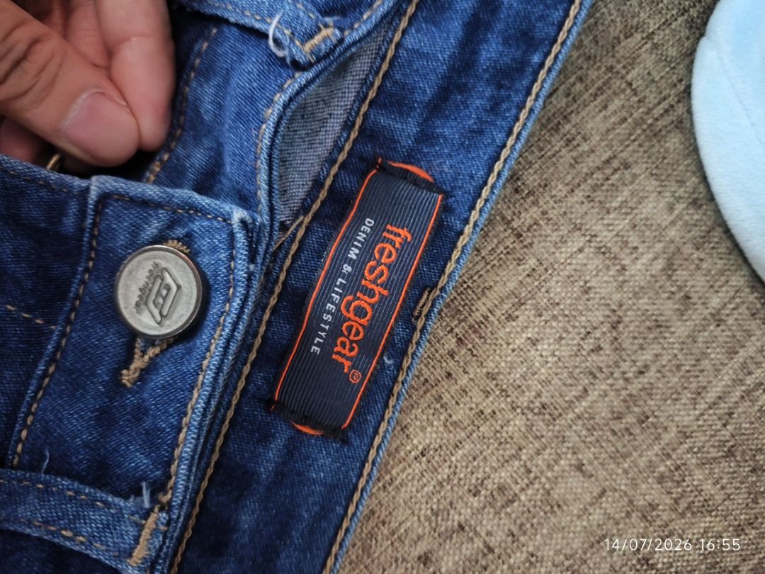 PRE-LOVED JEANS: SKINNY JEANS (Category: Jeans) located in Quezon City. Submitted by libro_atbp (Listing ID 1449660970, Image 2). Description: Pre-Loved Jeans Worn only once or twice. Size: Small (26) 💸MoP: Gcash/Maya/GoTyme/Maribank 🚛MoD: Grab/Lalamove/Flash Express/JNT 📌Location: North Olympus Subd., Quezon City .