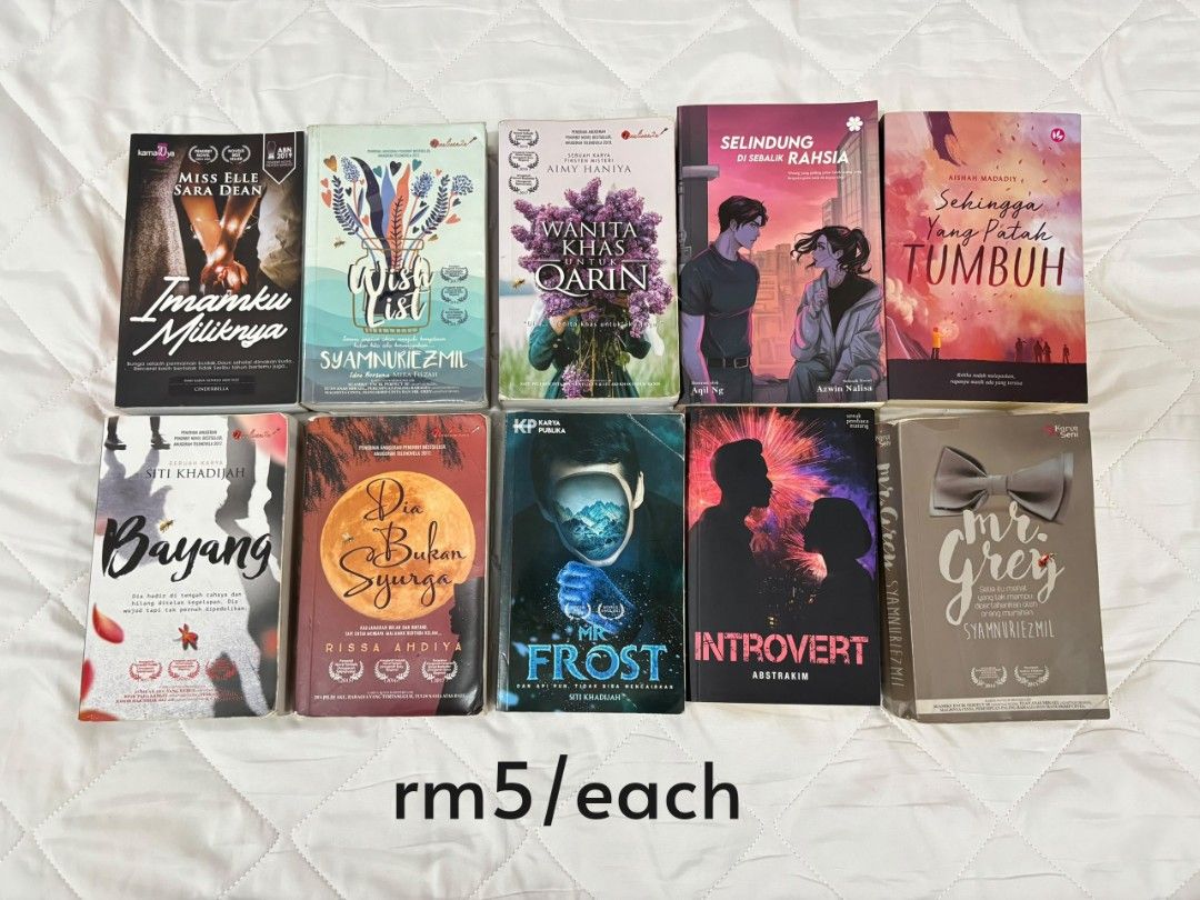 PRELOVED NOVELSS (Category: Storybooks) located in Kluang. Submitted by c0wbeau_ (Listing ID 1449667607, Image 1). Description: PRELOVED NOVELS MIXED HARGA - price exclude postage rm8 to sm! - price dah markdown, respectfully no nego yaa 🫶🏻.