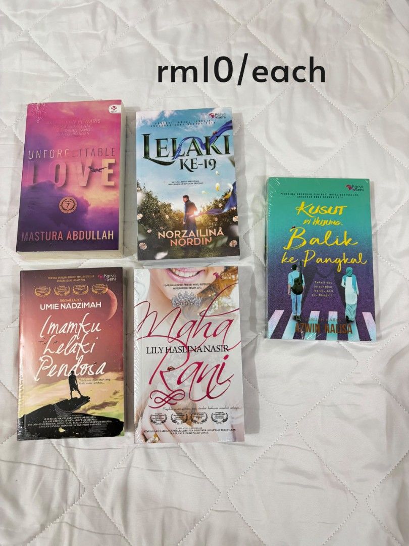 PRELOVED NOVELSS (Category: Storybooks) located in Kluang. Submitted by c0wbeau_ (Listing ID 1449667607, Image 3). Description: PRELOVED NOVELS MIXED HARGA - price exclude postage rm8 to sm! - price dah markdown, respectfully no nego yaa 🫶🏻.