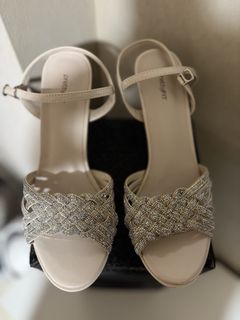 (Category: ) located in . Submitted by littleluxe.sg (Listing ID 1449627249, Image 1). Description: .