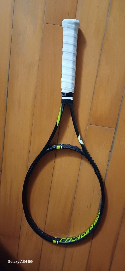 Pro Kennex Q+ Tour Pro, no string （分類：運動與體育 - 球拍和球類運動）位於 Hong Kong。 由 raymondmah2004-28163 提交（商品編號 1447306171，圖片 3）。簡介： Pro Kennex Q+ Tour Pro 315g no string now 80% new Grip 3 Specs Head Size: 98 sq. in. MP Length: 27 inches Weight: Strung: 12.0 oz (340g) Unstrung: 11.5 oz (325g) Tension: 50-65 Pounds Balance: 7 Pts Head Light Beam Width: 19.5mm Composition: High Modulus Graphite/Spiraltech Carbon Flex: 64 Swing Weight: 327 Grip Type: Pro Kennex
