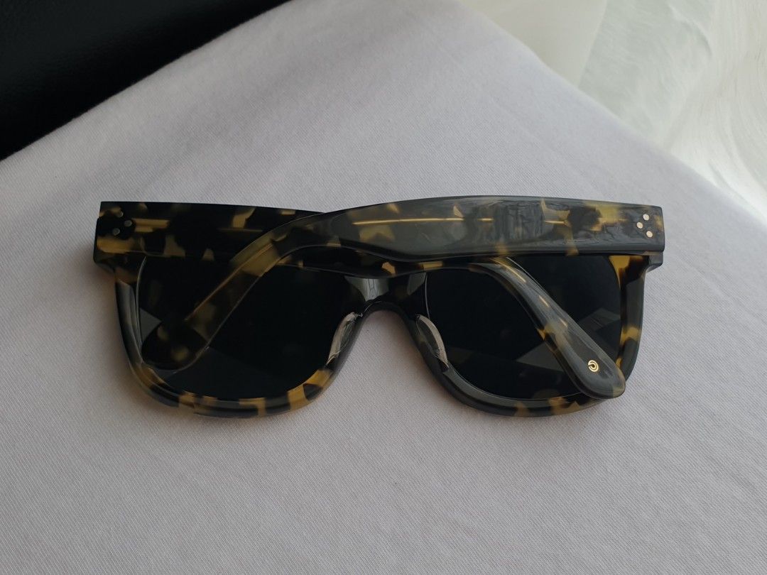 Purple&Grey Japan Sunglasses (Category: Sunglasses & Eyewear) located in Quezon City. Submitted by WasalakTwo (Listing ID 1449664771, Image 3). Description: Made in Japan Durable and high quality Goodcondition Clean and presentable Open for delivery nationwide.