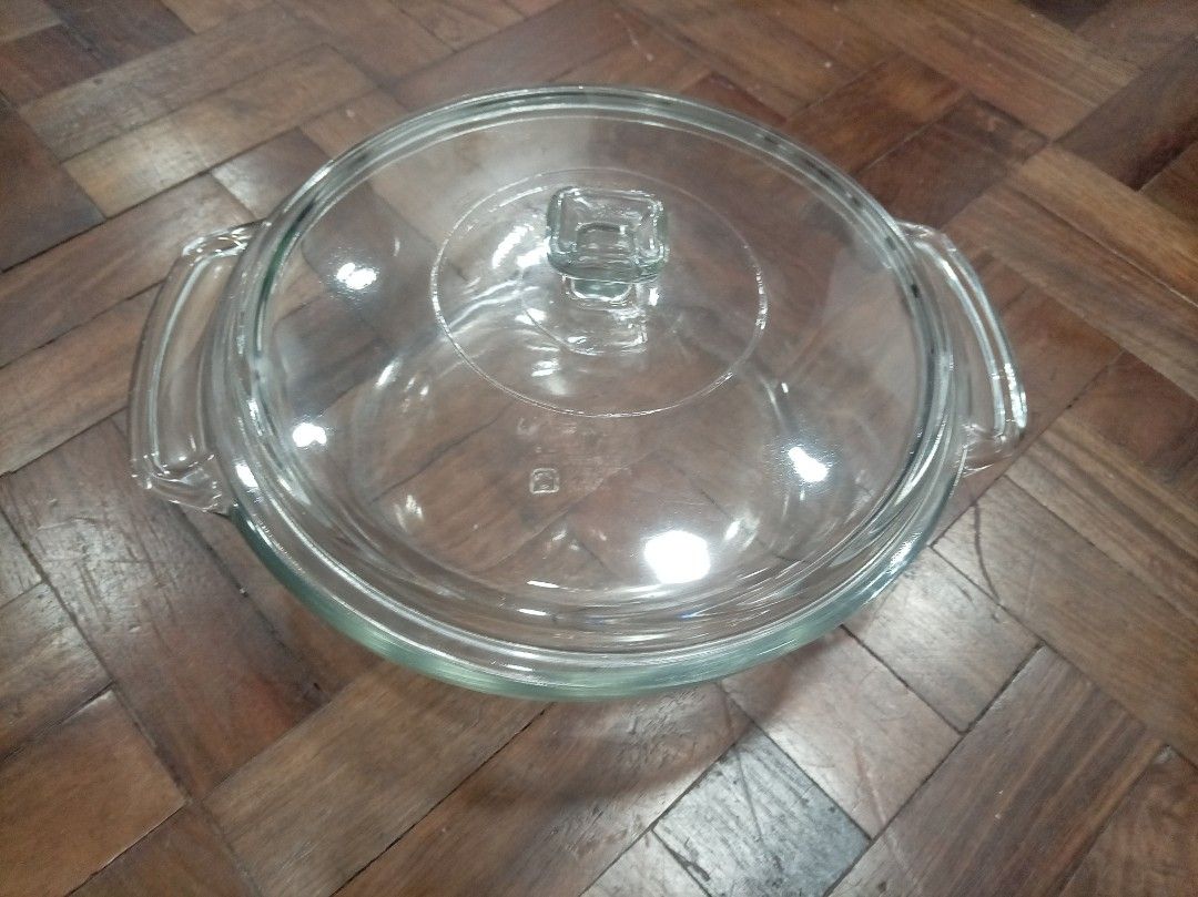 Anchor Glass Casserole Dish with Lid (Category: Cookware & Accessories) located in Makati City. Submitted by giovandbertha1 (Listing ID 1449700772, Image 1). Description: - Vintage Pyrex casserole dish - Clear glass with built-in handles - Includes matching glass lid - Ideal for baking and serving - Chip in inner part of lid - Minor signs of wear on the rim (see close-up photo) - Still a durable and functional kitchen essential.