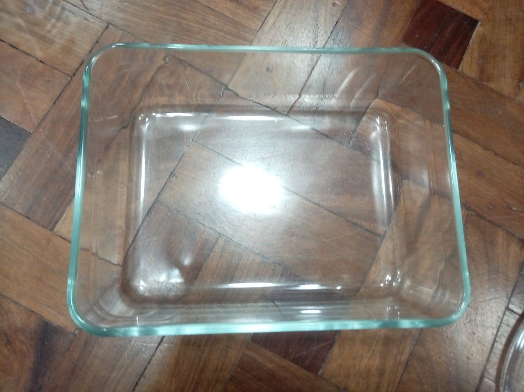 Pyrex Rectangular Glass Baking Dish (Category: Other Kitchenware & Tableware) located in Makati City. Submitted by giovandbertha1 (Listing ID 1449689355, Image 1). Description: - Clear glass rectangular baking dish - Ideal for baking and serving - Simple, classic design - Easy to clean.