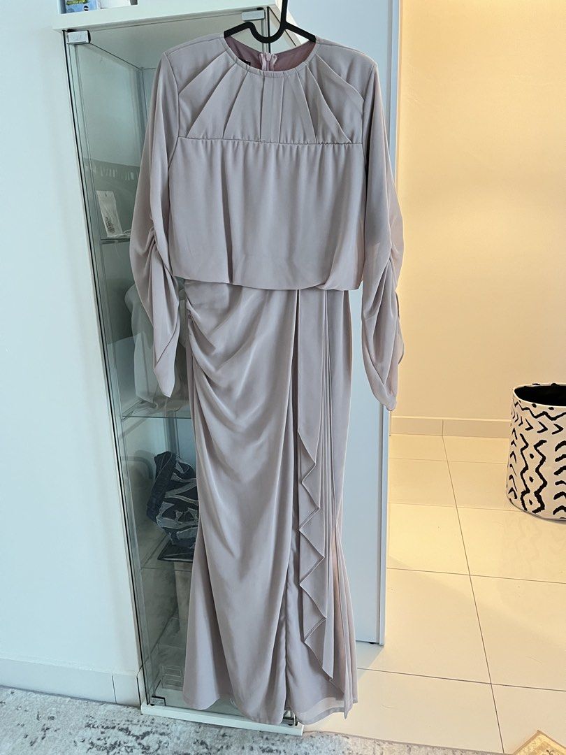 QISZAR (Category: Dresses) located in Johor Bahru. Submitted by nellyamir (Listing ID 1449621238, Image 3). Description: Size S Pakai 1/2 kali shja Can nego .