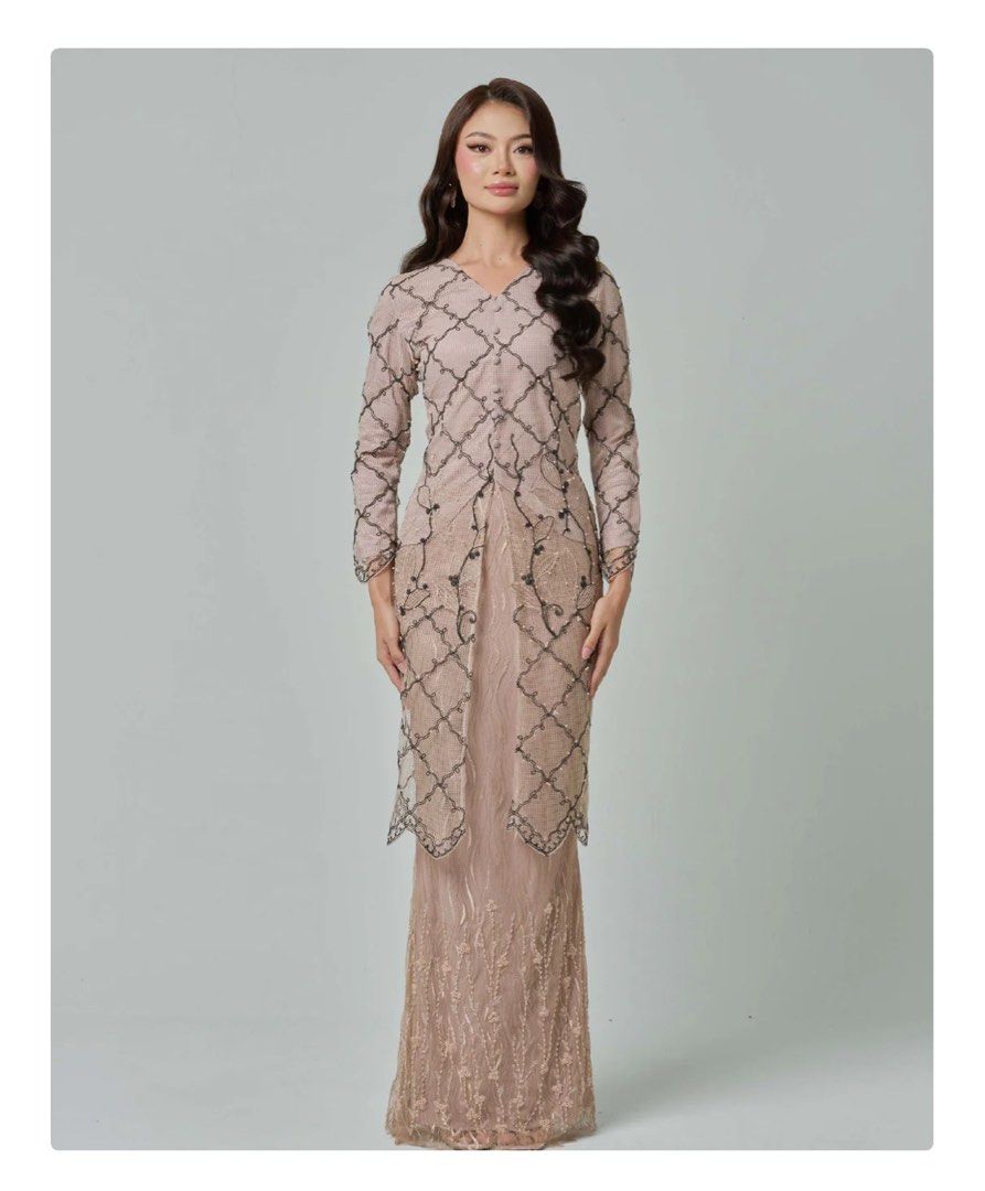 QISZAR CITRA LUXE MIDNIGHT SANDY (Category: Traditional & Ethnic wear) located in Temerloh. Submitted by jayla.han (Listing ID 1449735957, Image 1). Description: tak pernah pakai sebab salah saiz, please beli dekat i , i kasi harga murah dari website 🙏🏻 kalau nak swap dengan saiz L pun boleh. tag tak cabut lagi , free sekali selendang and brooch . can nego.