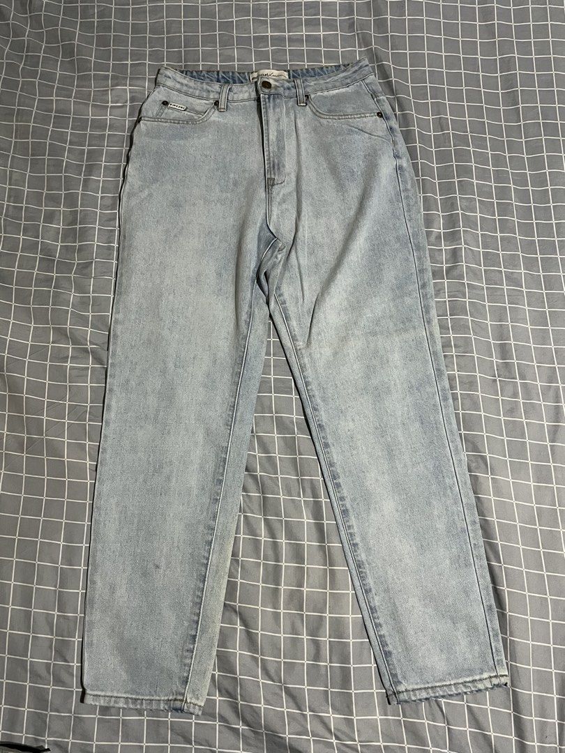 Ripcurl Light Wash Denim Jeans (Category: Jeans) located in Manila. Submitted by az0r_ (Listing ID 1449651036, Image 1). Description: - Brand: Ripcurl - Wash: Light Wash Denim - size: 28 - Fit: Classic Straight Leg - Closure: Button and Zip - Pockets: Two back pockets - Occasion: Perfect for everyday wear - Condition: Please check photos for details.