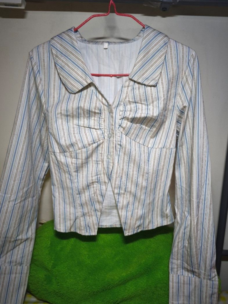 Ruched Office Siren Top (Category: Longsleeves) located in Manila. Submitted by letthingsgo_ (Listing ID 1449589331, Image 2). Description: XS sizing 3 buttons only talaga open ang tummy area.
