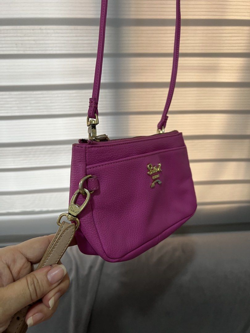 Salad Pink Leather 2way sling/wrislet (Category: Cross-body Bags) located in Las Pinas. Submitted by maple0305 (Listing ID 1449613397, Image 3). Description: - Cute pink crossbody bag from Salad - Genuine leather material - Main zippered compartment - Front pocket for easy access - Elegant gold hardware details - Adjustable strap for comfortable wear - Ideal size for carrying daily essentials.