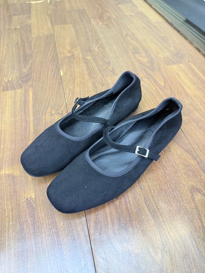 Sappun Black Suede Mary Jane Flats (Category: Flats) located in Kuala Lumpur. Submitted by zeromint (Listing ID 1449692458, Image 1). Description: - Black suede Mary Jane flats - Square toe design - Adjustable strap with buckle closure - Soles cushion for support - Comfortable for everyday wear - Size 245.
