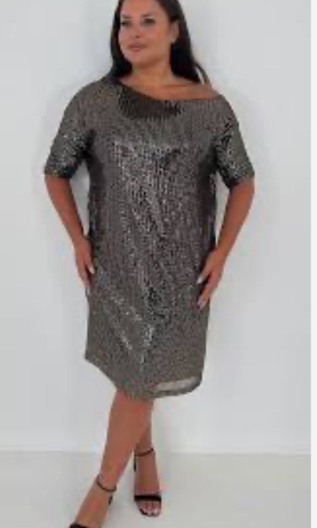Shein fully sequined gold event dress (Category: Dresses) located in Cavite. Submitted by bambimay30 (Listing ID 1449538006, Image 2). Description: .