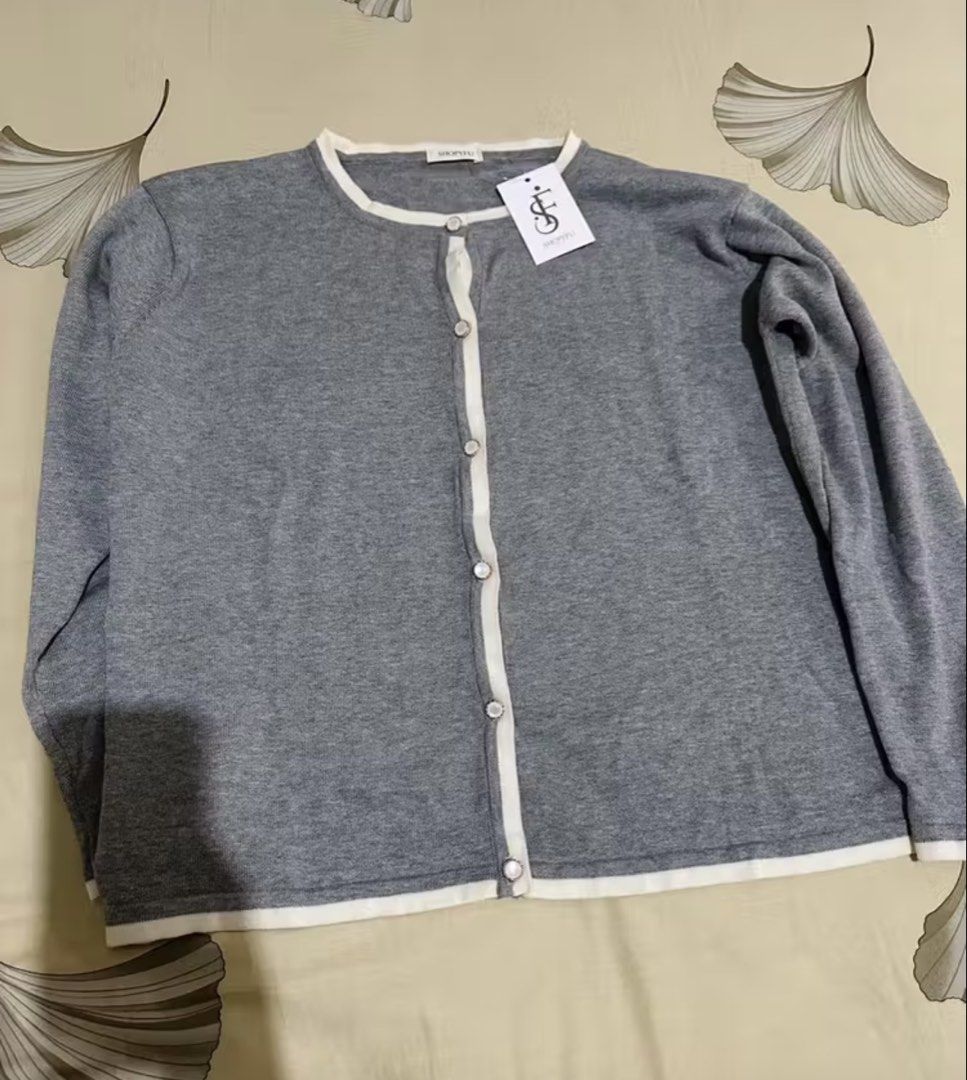 Shopinkae cardigan grey (Kategori: Baju Luaran) berada di Jakarta Timur. Dikirim oleh aletaaafebian (ID iklan 1449574044, Gambar 1). Deskripsi: Still good condition 📍jaktim Bisa co oren/ tokped Untuk oren bisa lgsng co link di deskripsi bawah ya👇🏻👇🏻.