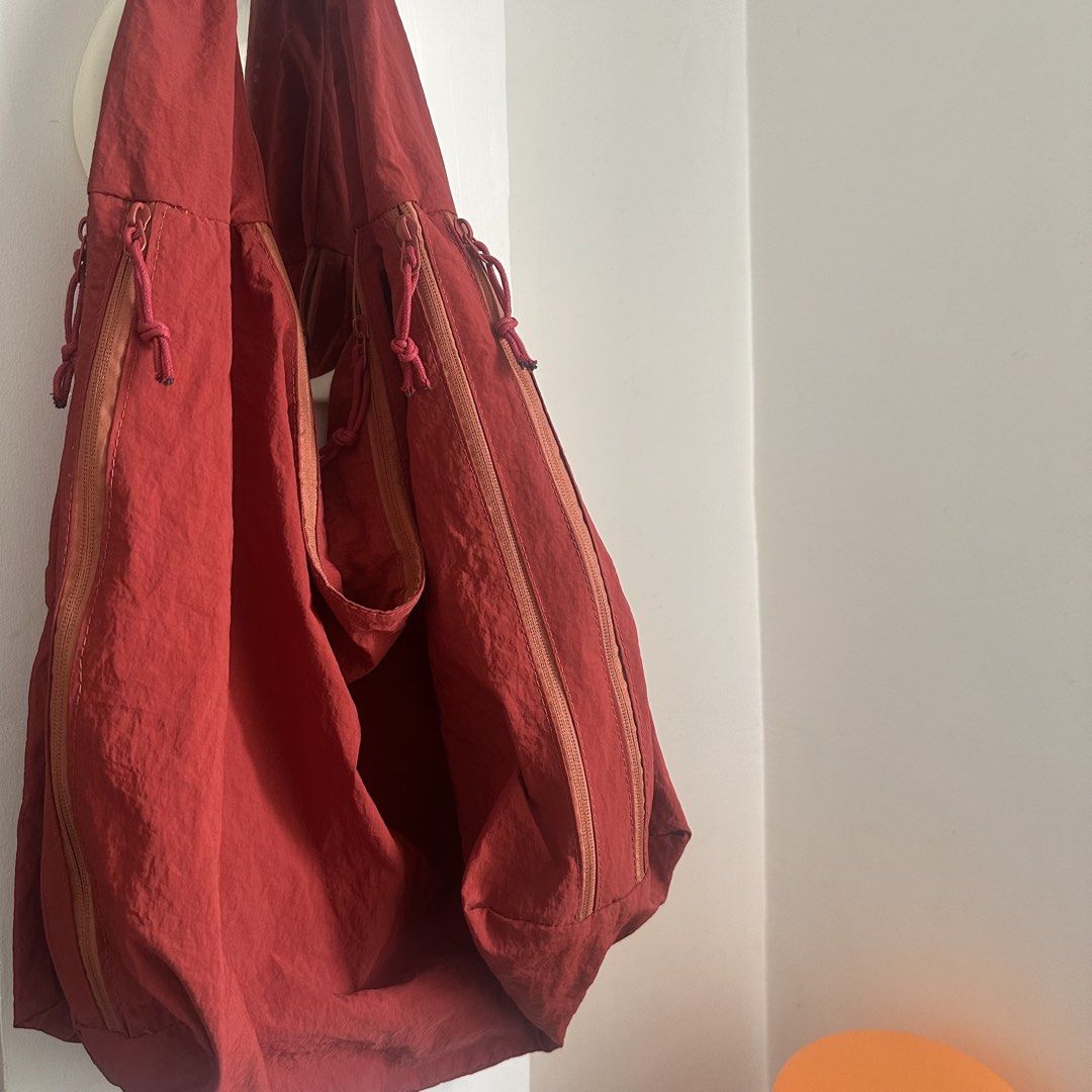 Shoulder Bag (Category: Tote Bags) located in Muntinlupa City. Submitted by oddeclutters (Listing ID 1449582007, Image 3). Description: ✨Shoulder Bag✨ Price: ₱100 [FIXED] -In good condition -Bought last May (as a spare bag) -Slightly Used -Spacious interior for essentials (including 13in laptop) -Great for everyday use RFS: decluttering MOP: Payment first via GCASH before shipping thru Lalamove **Shipping fee c/o Buyer Location: Tunasan, Muntinlu