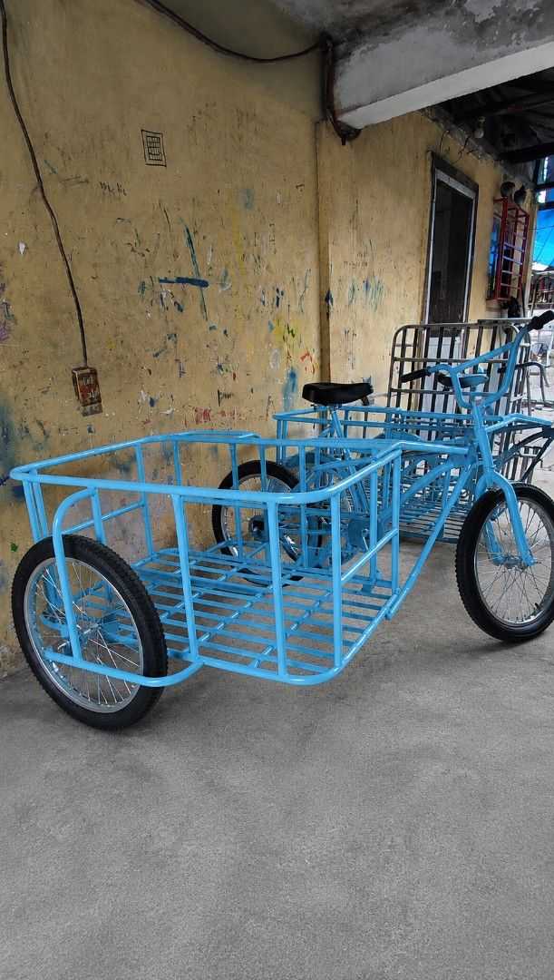 Sidecar boxtype with bike (Category: Announcements) located in Manila. Submitted by fastmountain_dfe013 (Listing ID 1449589877, Image 1). Description: brand New sidecar standard size 36"x24 inches L,W.. HEAVY DUTY with GI BIKE naka footbrake tire size 20x2.125 location Payatas quezon city pick up only.