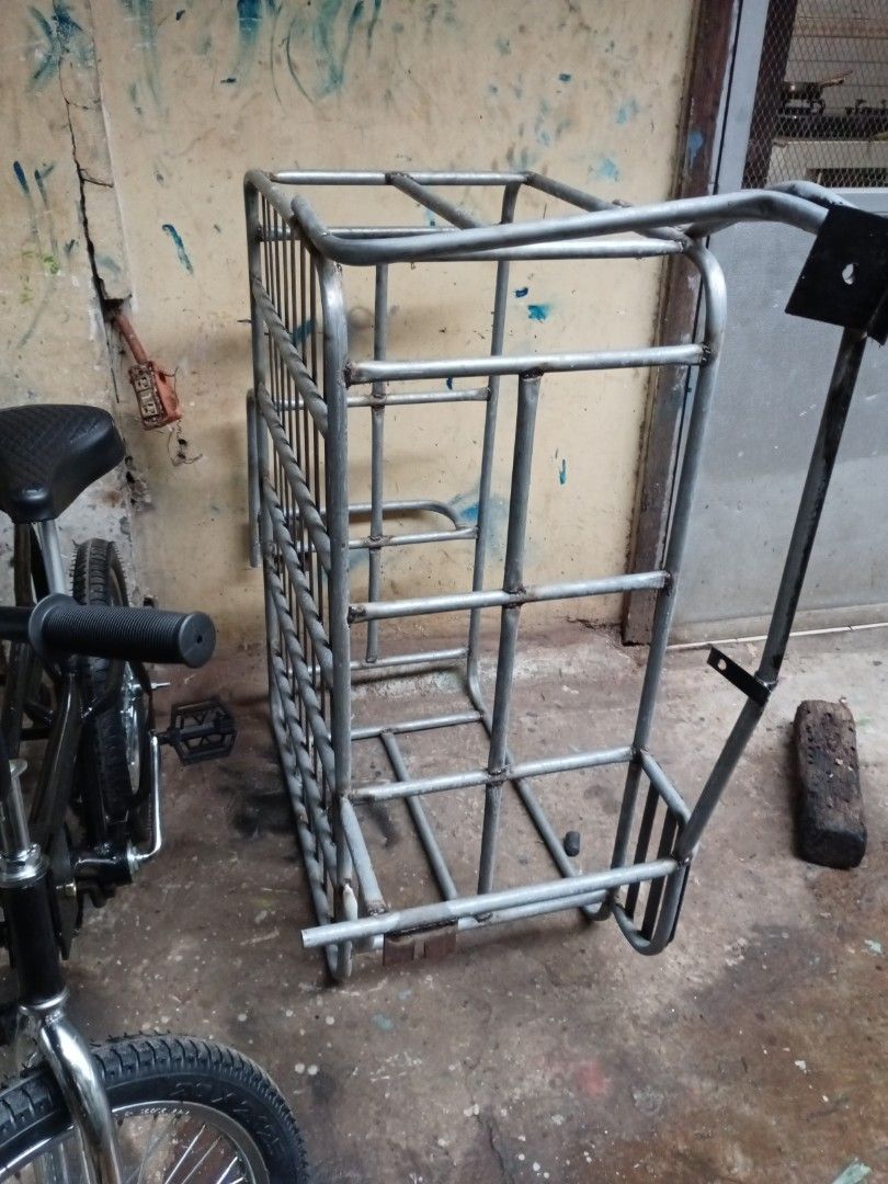Sidecar boxtype with bike (Category: Announcements) located in Manila. Submitted by fastmountain_dfe013 (Listing ID 1449589877, Image 3). Description: brand New sidecar standard size 36"x24 inches L,W.. HEAVY DUTY with GI BIKE naka footbrake tire size 20x2.125 location Payatas quezon city pick up only.