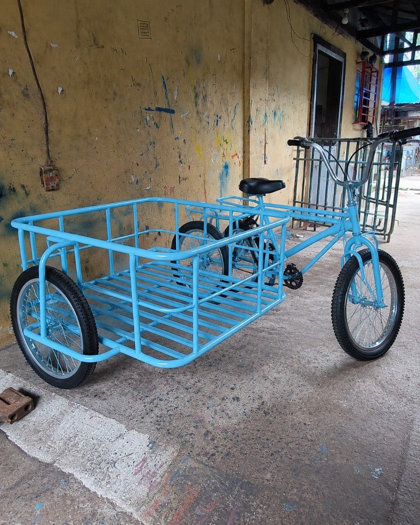 Sidecar boxtype with bike (Category: Announcements) located in Manila. Submitted by fastmountain_dfe013 (Listing ID 1449589877, Image 2). Description: brand New sidecar standard size 36"x24 inches L,W.. HEAVY DUTY with GI BIKE naka footbrake tire size 20x2.125 location Payatas quezon city pick up only.