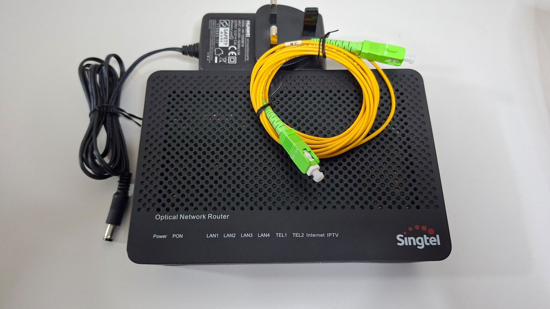 Singtel Huawei EchoLife HG8240T5 Optical Network Router