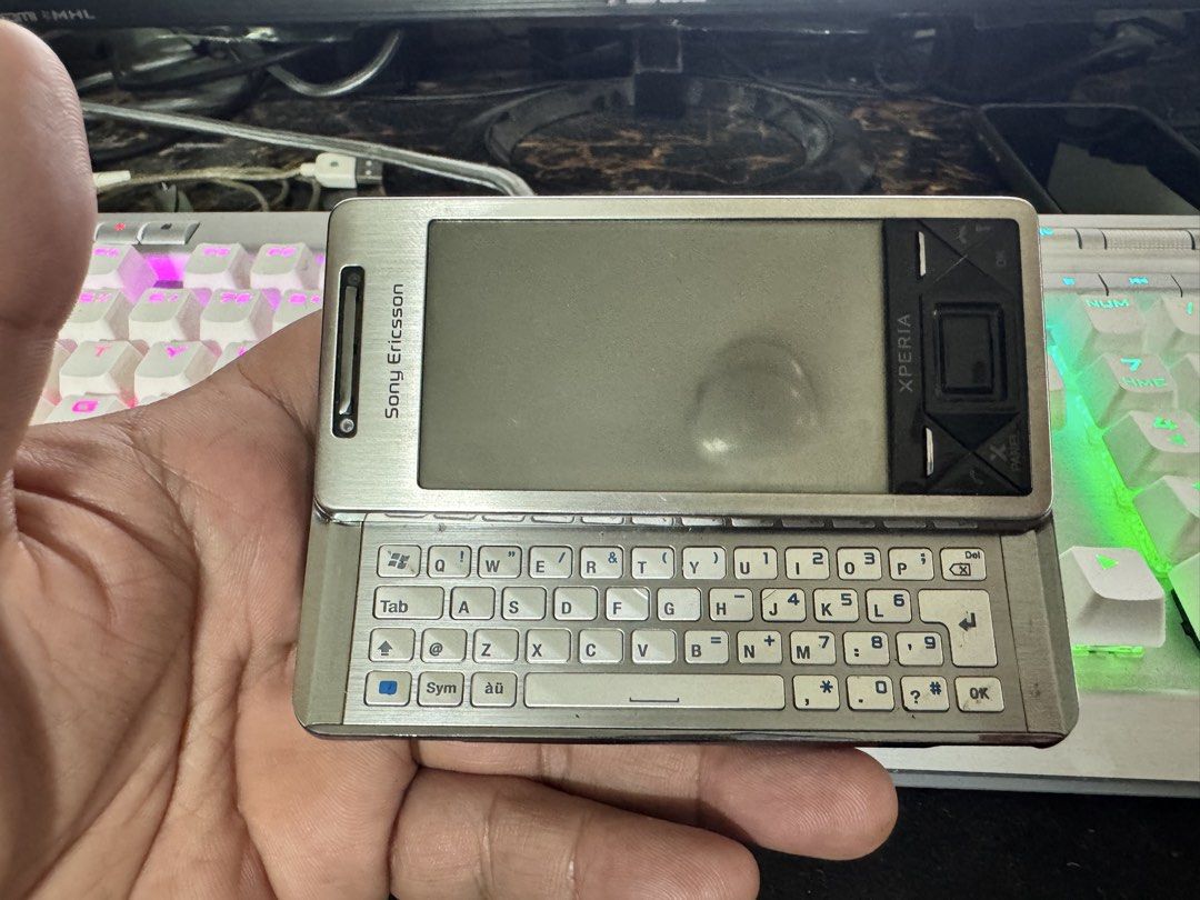 Sony Ericsson XPERIA X1 (Category: Early Generation Mobile Phones) located in Quezon City. Submitted by znarf.marcial (Listing ID 1449613280, Image 1). Description: - Sony Ericsson XPERIA X1 slider phone - Full QWERTY keyboard - perfect for texting and emails! - Device is unlocked - Shows some signs of wear on the body (please check photos for details) -Fully functioning, not refurbished. -Stylus is lost -All working (Illuminating lights, sound, 