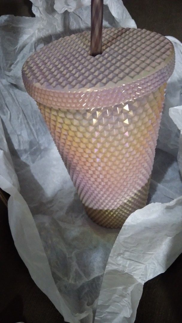 Starbucks bling cold cup hazelnut 16oz (Category: Coffee & Tea Tableware) located in Cainta. Submitted by patrickwilsonstore (Listing ID 1449629126, Image 3). Description: starbucks original cold cup bling hazelnut 16oz comes w/ bnew box paper bag. .