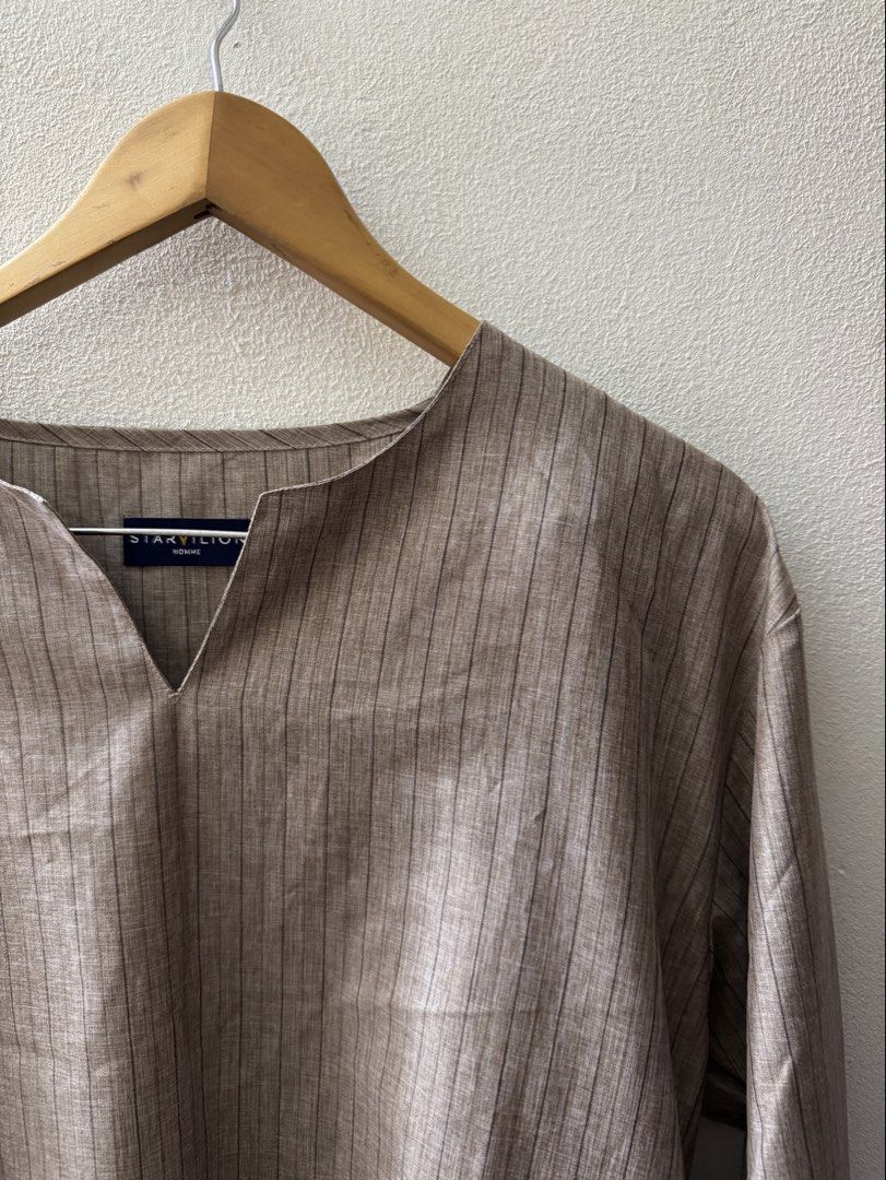 STARVILION Baju Kurta Stripe (Category: Formal Shirts) located in Sungai Buloh. Submitted by letsthrifttilwerich (Listing ID 1449668187, Image 3). Description: - Pit 22 labuh 30 Size XL - Reason Jual sbb kecik - Condition still 💯 - DM for inquiries.