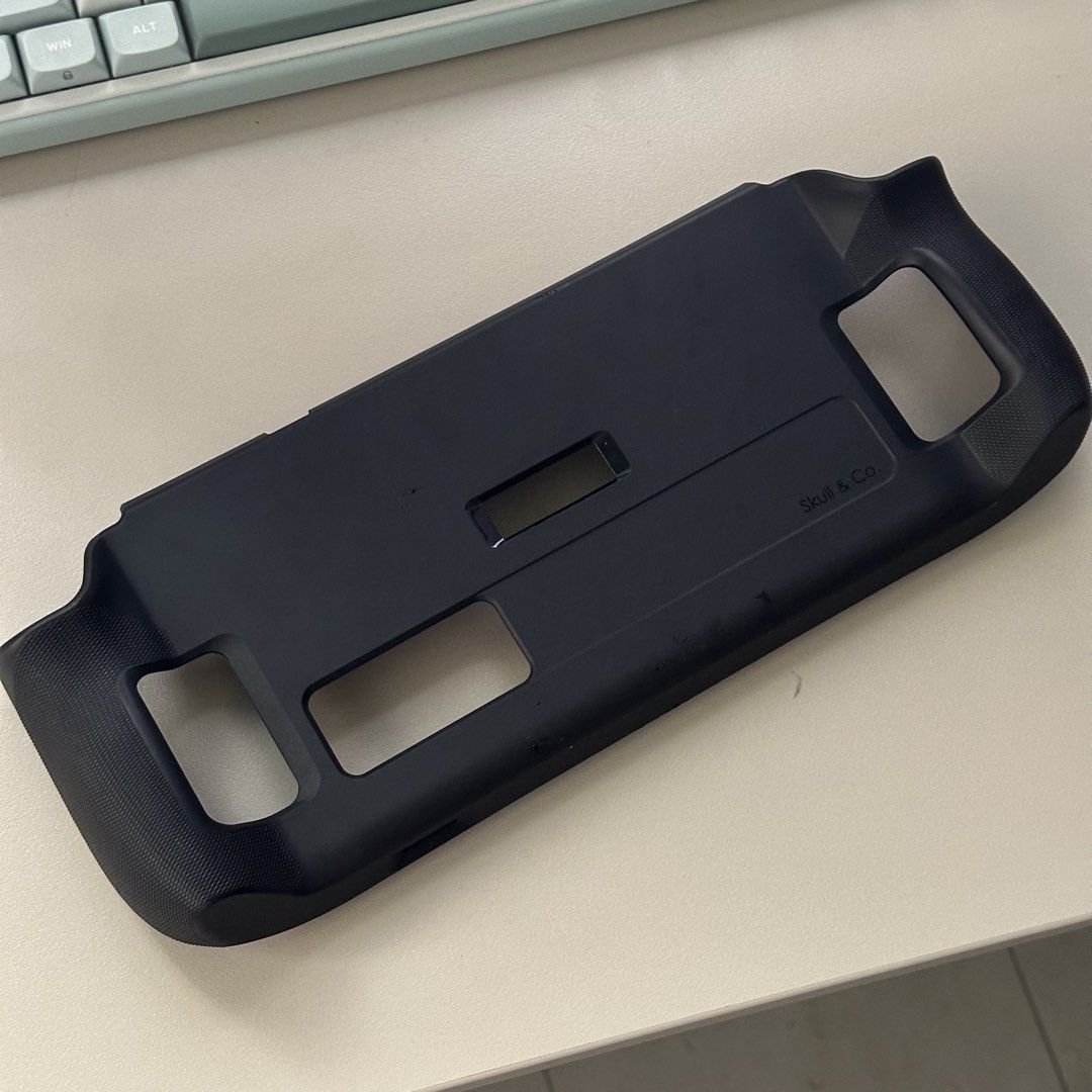 Steam Deck (Skull & Co Soft Grip Case) (Category: Cases & Covers) located in Rizal. Submitted by love_weeknd (Listing ID 1449563726, Image 3). Description: • Used for 3 days only • No box • No issue, no scratch Rfs: Na benta na SD.