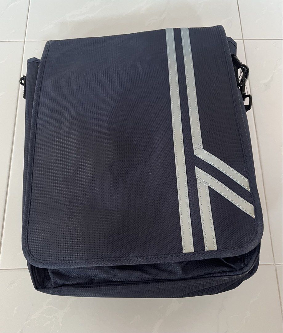 Targus laptop bag / padded laptop bag / laptop sling bag / messenger bag / work bag / office bag / laptop backpack
