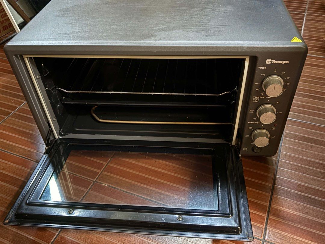 Tecnogas Tabletop Cooking Oven 45 Liter (Category: Ovens & Toasters) located in Quezon City. Submitted by shopaholic.kart2021 (Listing ID 1449693496, Image 2). Description: - Tecnogas Tabletop Oven - 45 Liter Capacity - Double Glass Door (Easy to Clean) - 6 Cooking Functions - Timer - Rotisserie Included - Convection Feature - Sleek Black Matte Finish - Made in Europe - Ideal for any kitchen.