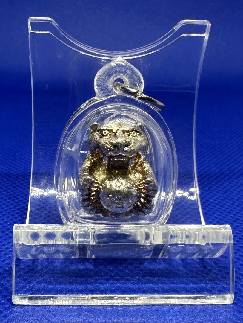 Tiger loop lor (688) (Category: Religious Items) located in Singapore. Submitted by amulet_collectors (Listing ID 1449596621, Image 1). Description: Item : Tiger loop lor Monk : LP Saen Temple : Wat Ban Nong Chik Year : 2561 Size : 3.5 cm X 2.6 cm Temple Box : Yes Price $40 Price can be negotiated Self Collection at the following locations at my convenience : Jurong East MRT control station weekdays Monday to Friday 6pm onwards Bukit Batok MRT co