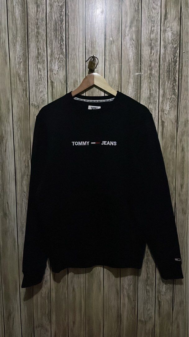 Tommy Jeans Black Sweatshirt Size M (Category: Coats, Jackets and Outerwear) located in Cebu City. Submitted by johnova18 (Listing ID 1449741431, Image 3). Description: Tommy Hilfiger Embroidered logo Black Sweater Authentic ✅ Size: Large( Medium on tag) Width: 22.5 Length: 28 Color rate: 10/10 Pristine condition Good As New 2000 + shipping fee Location: Cebu City.