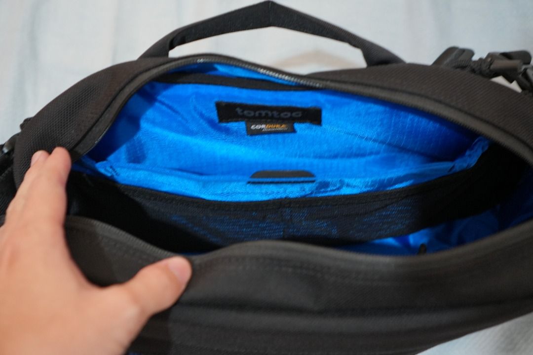 Tomtoc T26 Sling Bag 5.5L (Category: Laptop Bags & Sleeves) located in Makati City. Submitted by ronbelleza (Listing ID 1449554328, Image 3). Description: Good as new condition.