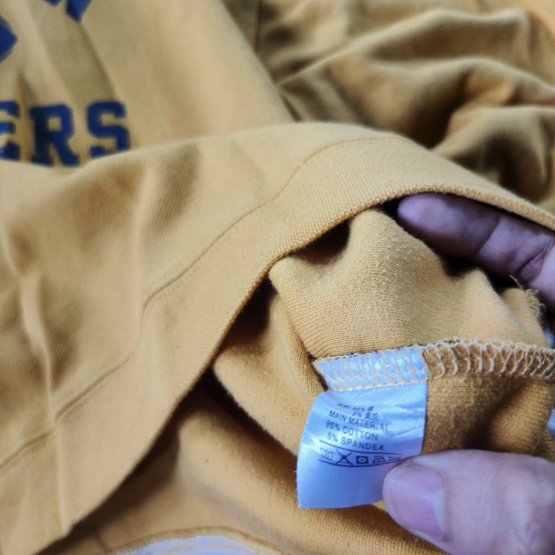TT Studio Mustard Boxy Sweatshirt (Category: Activewear) located in San Marcelino. Submitted by ali_thriftzz (Listing ID 1449571152, Image 3). Description: TT Studio Mustard Boxy Sweatshirt Length-25 Width-25 300+sf.