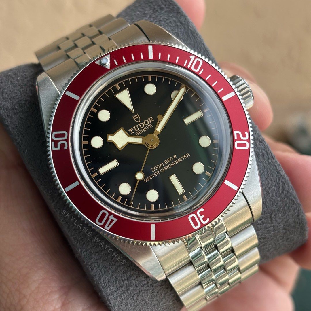 Tudor Black Bay 41 Burgundy (Category: Luxury Watches) located in Pasig City. Submitted by lanceguballa (Listing ID 1449616583, Image 2). Description: Burgundy never looked this good. The 41mm Tudor Black Bay is a timeless diver with unmistakable character. 🔴 2023 Tudor Black Bay 41 Burgundy Reference M7941A1A0RU 9/10 condition 41mm case size, 13.6mm thickness Tudor Manufacture Calibre MT5602-U (COSC and METAS certified) 70 hour power reserve Tu