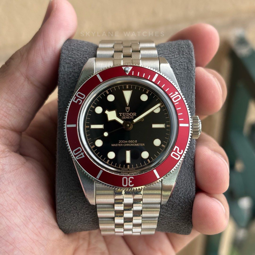 Tudor Black Bay 41 Burgundy (Category: Luxury Watches) located in Pasig City. Submitted by lanceguballa (Listing ID 1449616583, Image 1). Description: Burgundy never looked this good. The 41mm Tudor Black Bay is a timeless diver with unmistakable character. 🔴 2023 Tudor Black Bay 41 Burgundy Reference M7941A1A0RU 9/10 condition 41mm case size, 13.6mm thickness Tudor Manufacture Calibre MT5602-U (COSC and METAS certified) 70 hour power reserve Tu