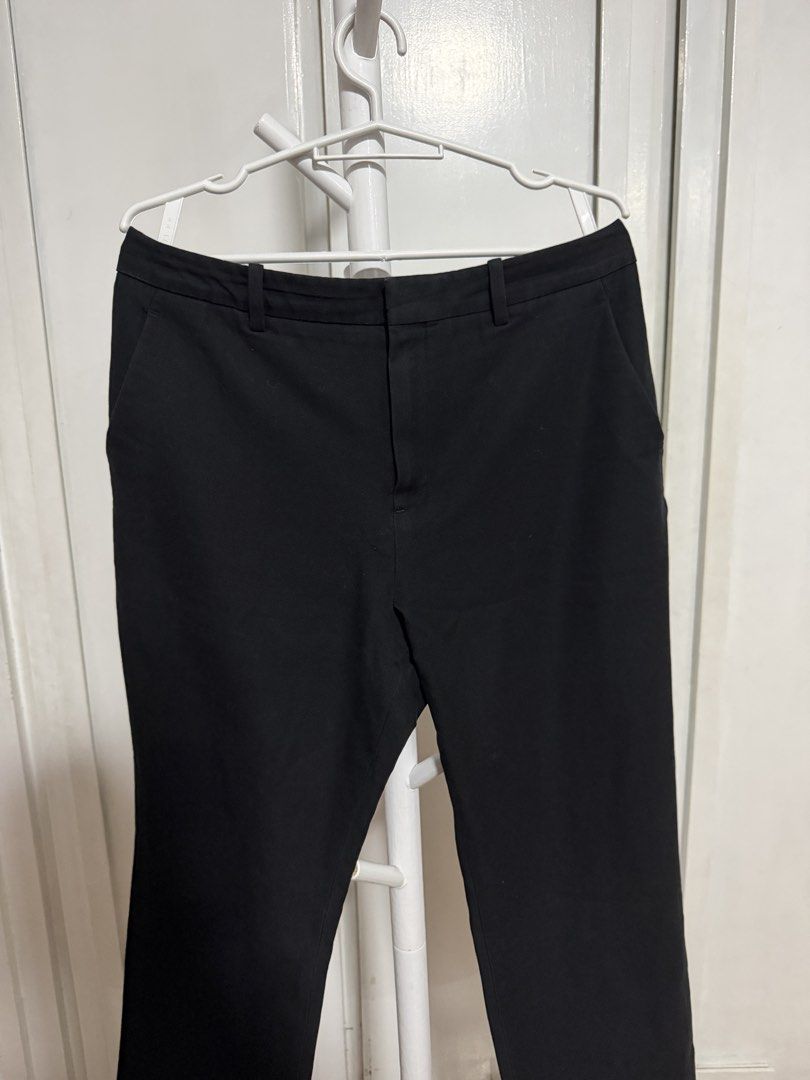 Uniqlo Black Straight Leg Pants (Category: Jeans) located in Quezon City. Submitted by chideclutters (Listing ID 1449649080, Image 1). Description: - Uniqlo Black Straight Leg Pants - Size: 73cm waist, 99cm hip - Material: Cotton, Polyester, Spandex blend - Versatile: Ideal for work or casual outfits - Design: Simple and classic.