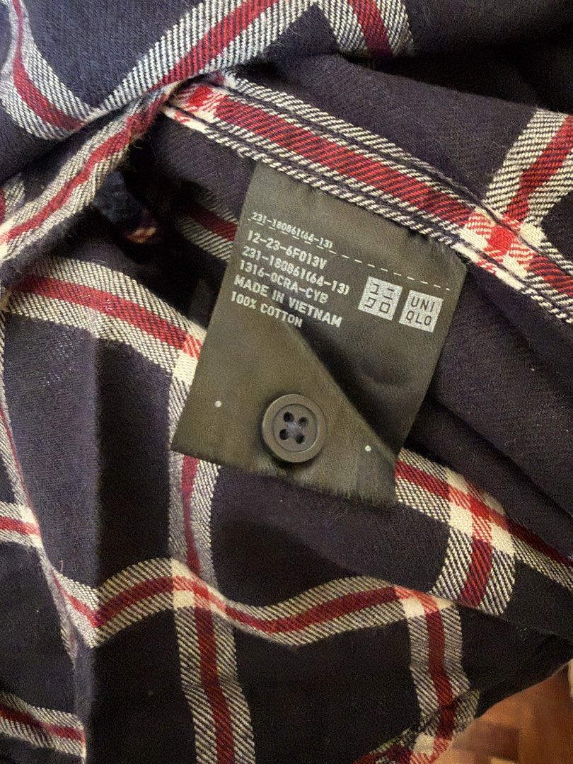 Uniqlo Cotton Plaid Flannel (Category: Longsleeves) located in Tayug. Submitted by deklutter_ (Listing ID 1449559945, Image 3). Description: Authentic uniqlo 100% cotton Small on tag NO ISSUES ‼️Pls haggle responsibly. Items are priced according to their overall condition..