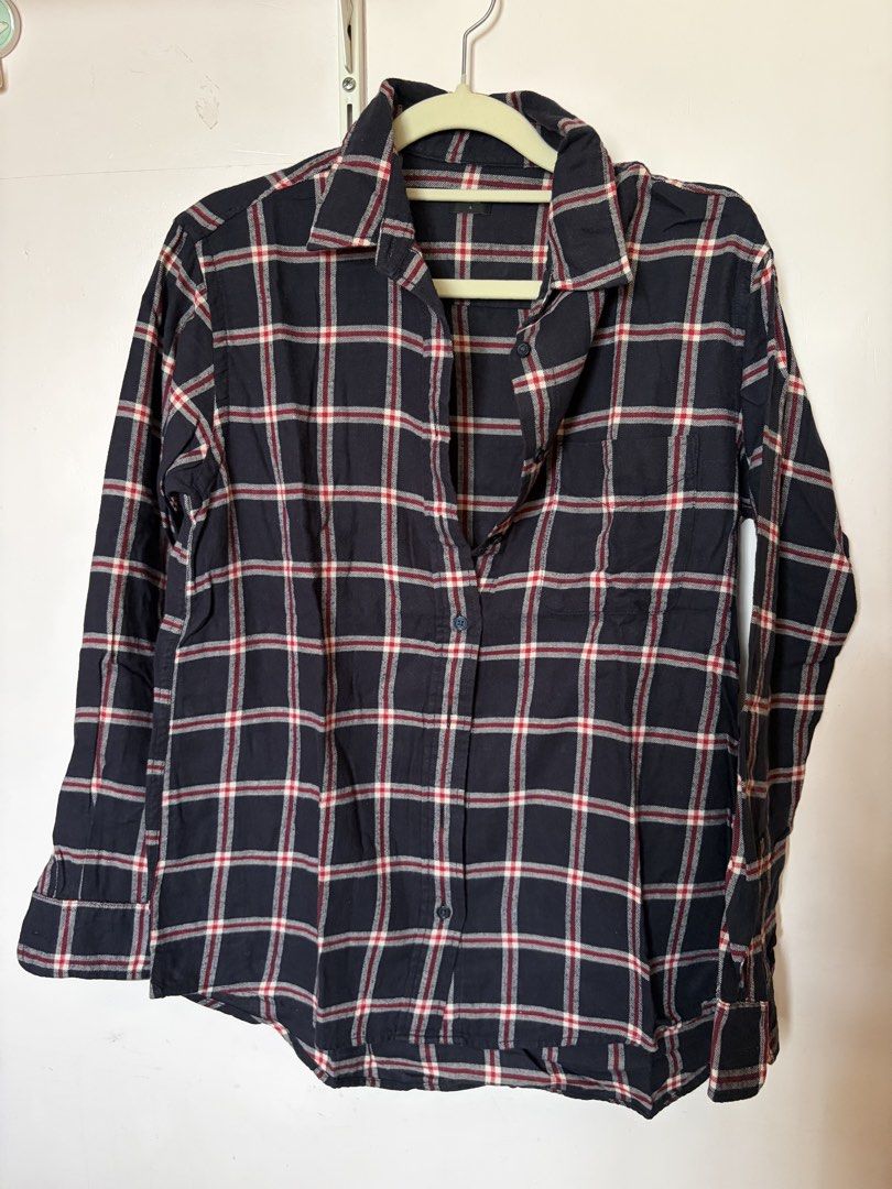 Uniqlo Cotton Plaid Flannel (Category: Longsleeves) located in Tayug. Submitted by deklutter_ (Listing ID 1449559945, Image 1). Description: Authentic uniqlo 100% cotton Small on tag NO ISSUES ‼️Pls haggle responsibly. Items are priced according to their overall condition..